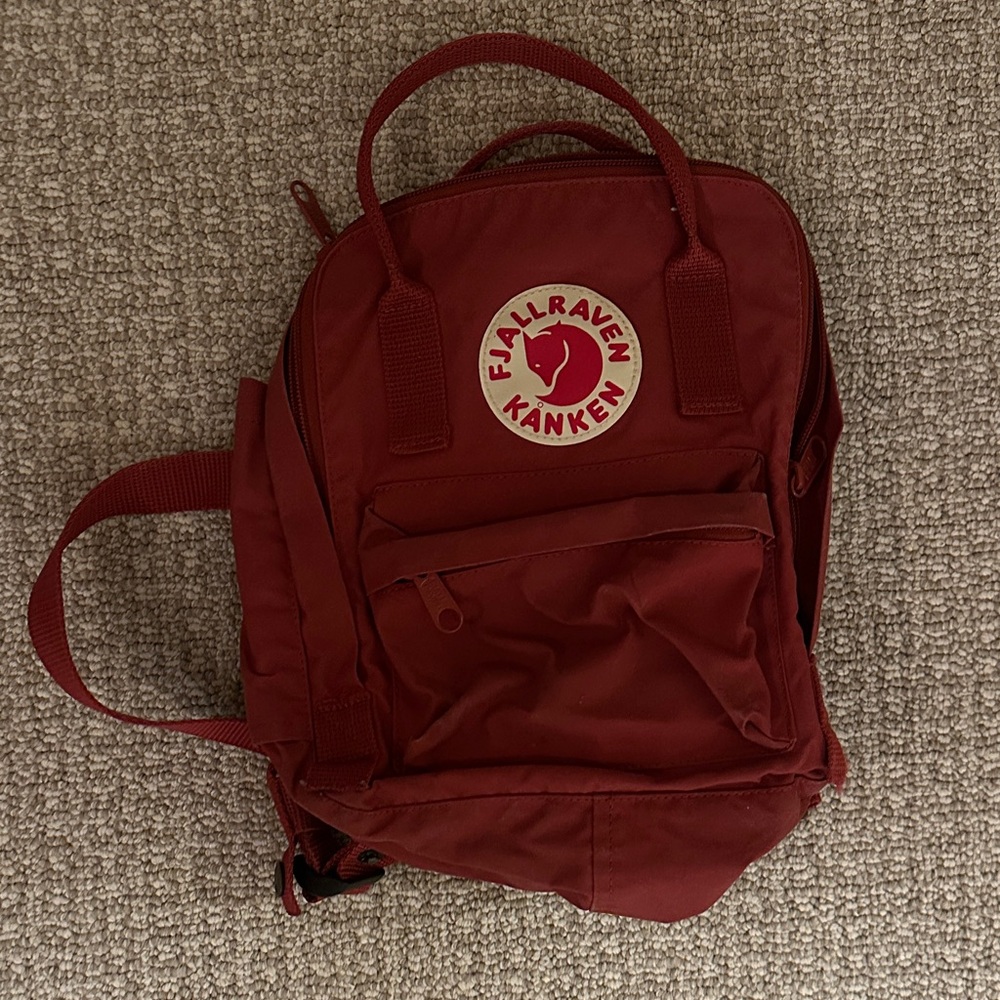 Fjallraven Kånken Deep Red mini Backpack